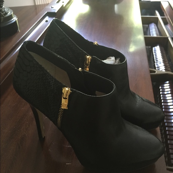 Michael Kors Black platform  high Bootie sz 10 - Picture 8 of 8